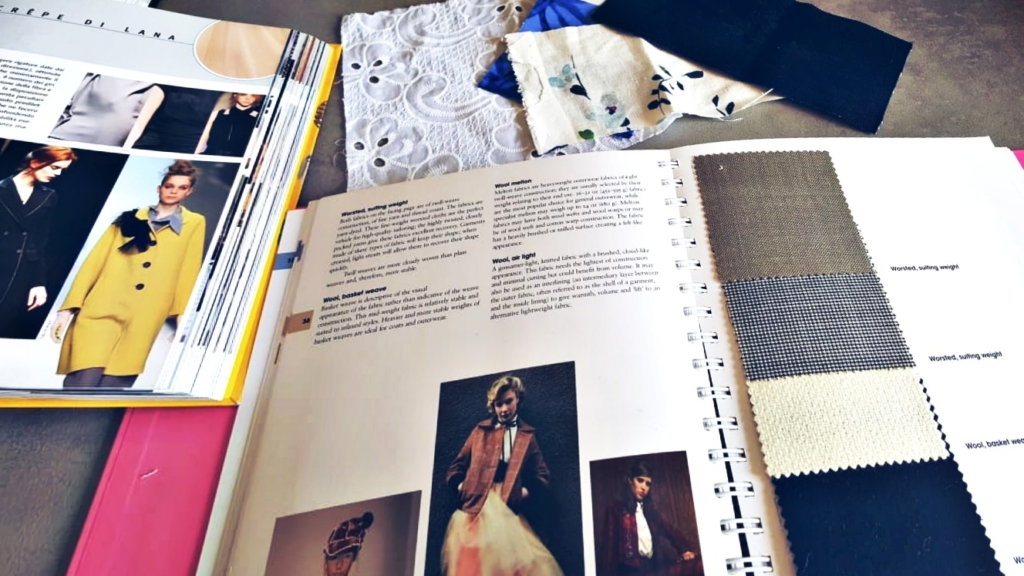 Il book dei tessuti: fulcro della formazione per Fashion Designer e Stilisti di moda